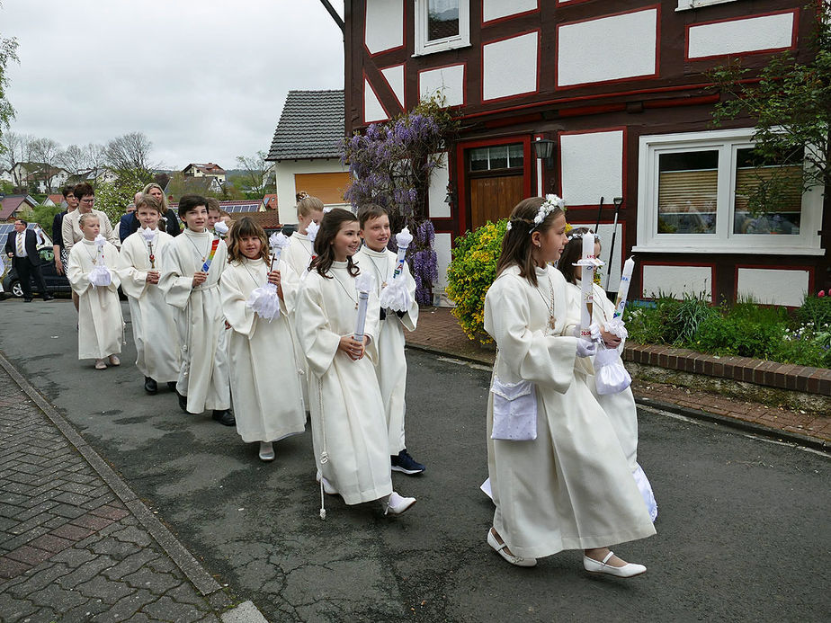 Feier der 1. Heiligen Kommunion in Sankt Crescentius (Foto: Karl-Franz Thiede)